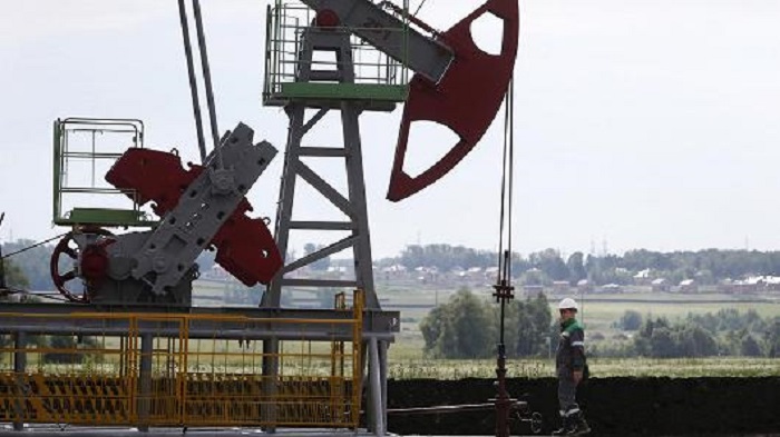 Oil prices hit fresh 2016 highs on weak dollar, US output fall